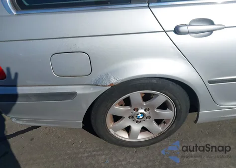 2002 BMW 325Xit z USA, uszkodzony, nr VIN WBAEP33442PF01145